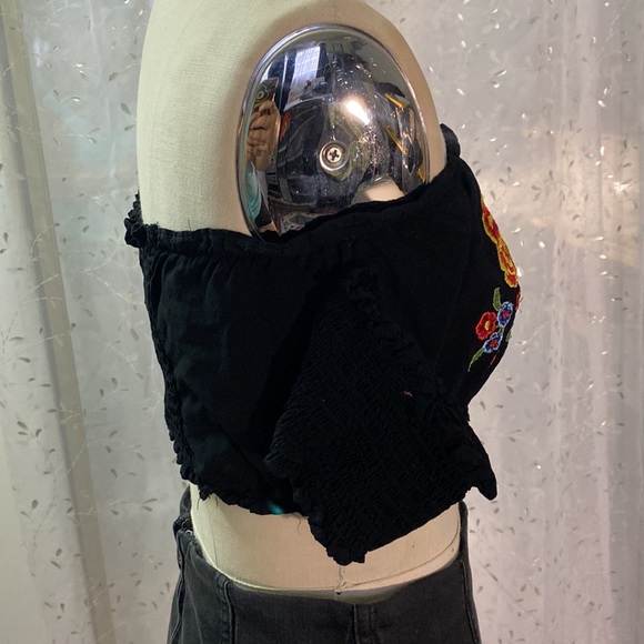 Off the shoulder tube top. Embroidered Flowers Top - Picture 4 of 5